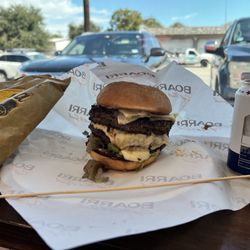 Boarri - Amazing Hamburger with Nueces Supremo Beer