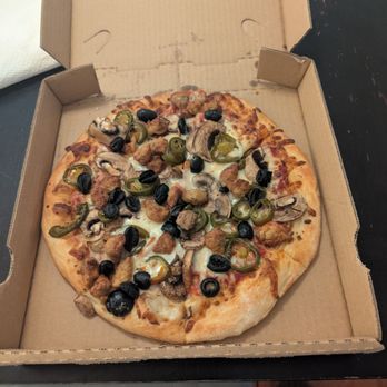 Pepperoni Ray's Cafe - Small sausage, mushrooms, jalapenos, and black olives.... It was not bad - Chicken Wings Near Me - New Orleans, Louisiana