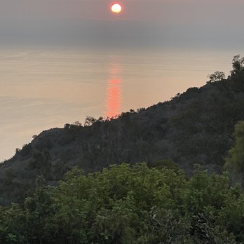 Mt Ada - Sunrise in the morning - Bed & Breakfast Near Me - Avalon, California Mt Ada - Sunrise in the morning - Bed & Breakfast Near Me - Avalon, California