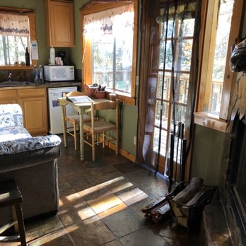 The Idyllwild Bunkhouse - Hotels Near Me - Idyllwild, California