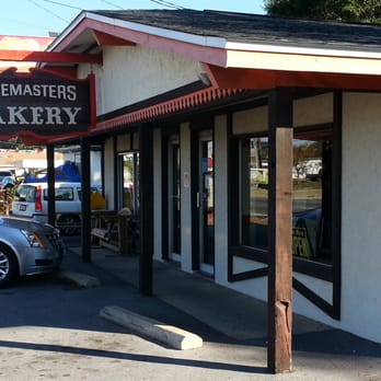 Cakemaster's Bakery II - El facade. - Bakeries Near Me - Fort Walton Beach, Florida