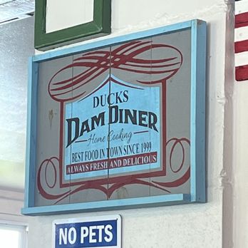 Duck's Dam Diner - American Near Me - Ocklawaha, Florida