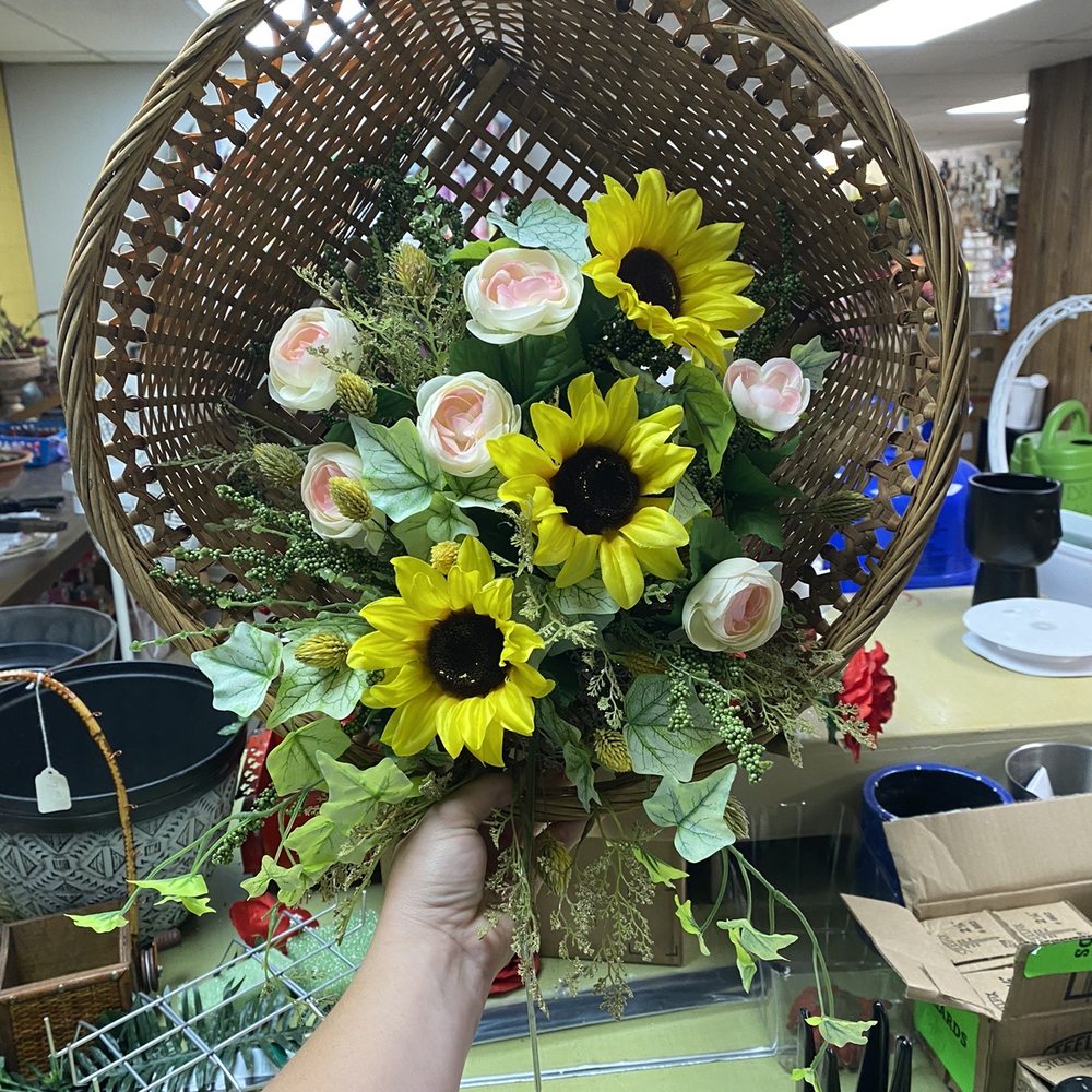 Akard Florist - Florists Near Me - Woodward, Oklahoma