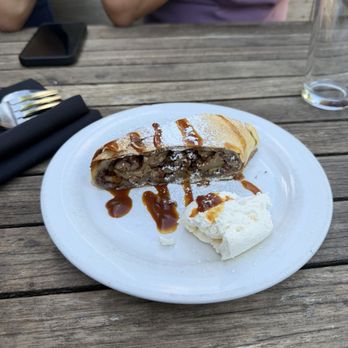 Stammtisch - Apple Strudel - German Near Me - Portland, Oregon Stammtisch - Apple Strudel - German Near Me - Portland, Oregon