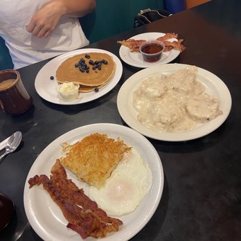 CJ's Diner - Diners Near Me - Palm Desert, California