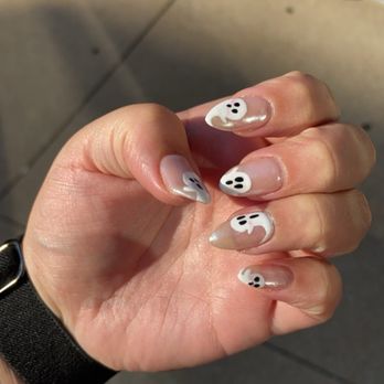 Painted Goose Nail - Nail Technicians Near Me - Saint Louis, Missouri Painted Goose Nail - Nail Technicians Near Me - Saint Louis, Missouri