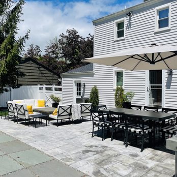 Hubinger Landscaping - a patio with a table and chairs - Landscaping Near Me - Wayne, New Jersey