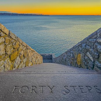 The Forty Steps - Sunrise at the 40 steps - Hiking Near Me - Newport, Rhode Island