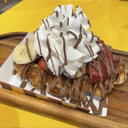 La Liegeoise - Strawberry Banana Cream Dream-The Authentic topped with fresh strawberries, bananas, Belgian Milk Chocolate and house made whipped cream