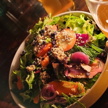 L'abri cafe, restaurant et bar - Seasonal salad - Canadian (New) Near Me - Cheticamp, Nova Scotia
