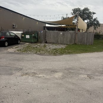 Pee Pa's Garage - Outside area - Breweries Near Me - Pinellas Park, Florida