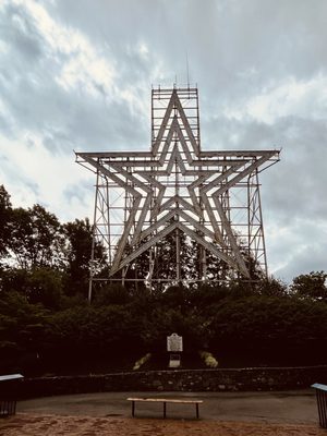 Mill Mountain Star by null