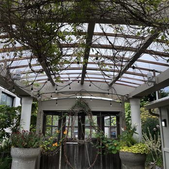 Side Door Cafe - outside walkway - New American Near Me - Gleneden Beach, Oregon