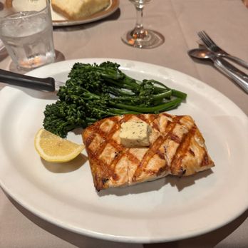 Pacific Cafe - Flame grilled salmon and steamed vegetables - Seafood Near Me - San Francisco, California Pacific Cafe - Flame grilled salmon and steamed vegetables - Seafood Near Me - San Francisco, California