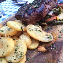 Ja Mas - Rumpsteak mit Ofengemüse und Knoblauchkartoffeln anbei Tzazikidip