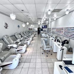 Blooming Nails - Beautiful and clean salon