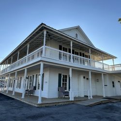 The La Coste City Hotel