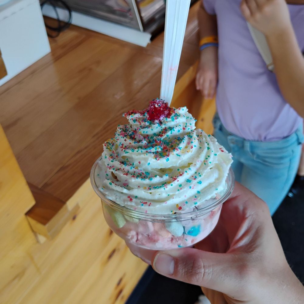 Cedar Crest Ice Cream - Desserts Near Me - Manitowoc, Wisconsin