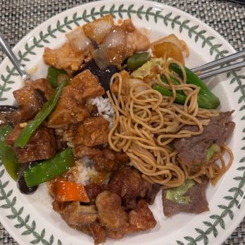 Classic Chinese Restaurant - Tofu w mushroom in brown sauce, chicken in garlic sauce, beef lo mein, lemon chicken - Seafood Near Me - Laguna Hills, California