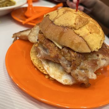 Alice’s Kitchen - Huge pineapple bun chicken sandwich - Noodles Near Me - Temple City, California
