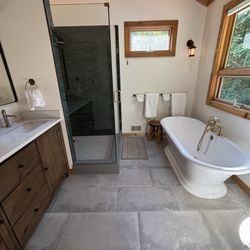 Forest Inn of Saugatuck - Excellent bathroom with the best shower!
