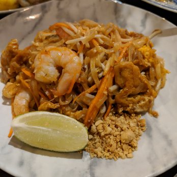 Hot Pot - shrimp pad thai lunch special - Thai Near Me - London, XGL Hot Pot - shrimp pad thai lunch special - Thai Near Me - London, XGL