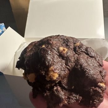 Levain Bakery - Dark Chocolate Peanut Butter Chip Cookie - Bakeries Near Me - New York, New York Levain Bakery - Dark Chocolate Peanut Butter Chip Cookie - Bakeries Near Me - New York, New York