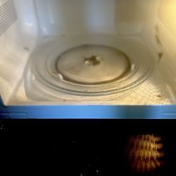 Crown Motor Inn - Yukkkkkk uncleaned microwave