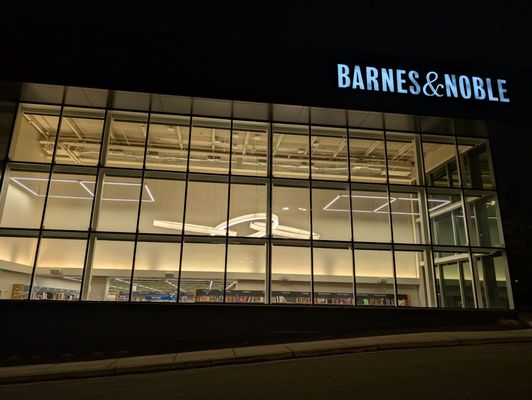 Barnes & Noble by null
