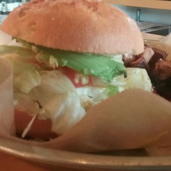 Good City Brewing - burger with gluten free udi bun for .75 uncharge - Breweries Near Me - Milwaukee, Wisconsin