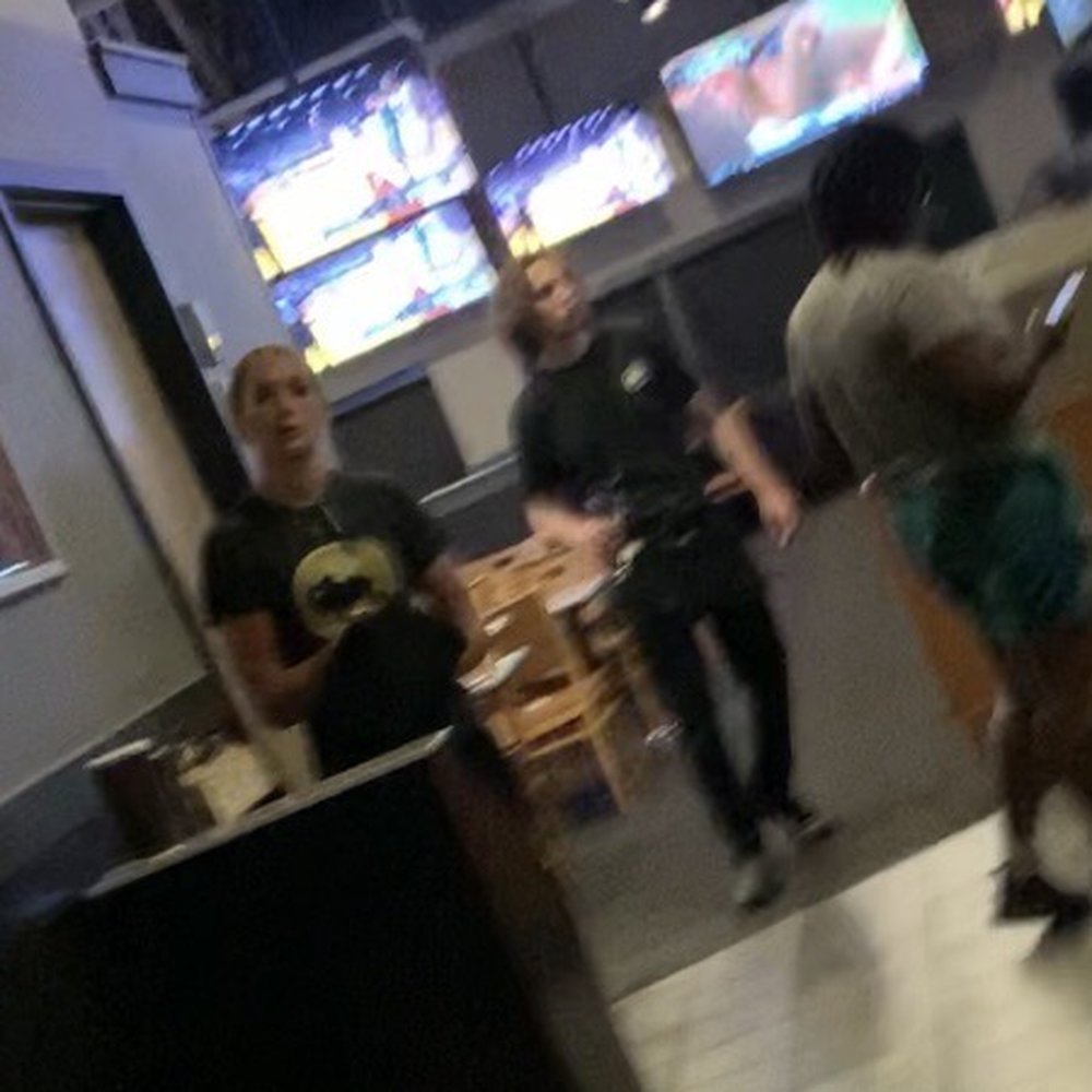 Restaurant, greeting area,waiter in question Restaurant, greeting area,waiter in question