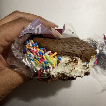 Carvel - Flying Saucer - Ice Cream & Frozen Yogurt Near Me - New York, New York Carvel - Flying Saucer - Ice Cream & Frozen Yogurt Near Me - New York, New York