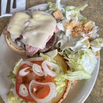 Frankie Doodle's - Gourmet Burger with a salad - American Near Me - Spokane, Washington