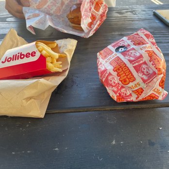 Jollibee - Fast Food Near Me - Panorama City, California