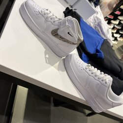Foot Locker - Air Force 1s