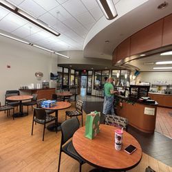 Dewey's Cafe - Cafe seating
