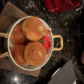 Vanderpump A Paris - Beignet dessert - French Near Me - Las Vegas, Nevada Vanderpump A Paris - Beignet dessert - French Near Me - Las Vegas, Nevada