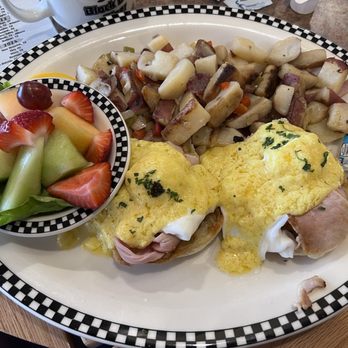 Black Bear Diner Amarillo - Eggs Classic Benedict (710 cals.) - Diners Near Me - Amarillo, Texas Black Bear Diner Amarillo - Eggs Classic Benedict (710 cals.) - Diners Near Me - Amarillo, Texas