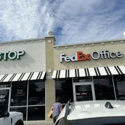 FedEx Office Print & Ship Center - Outside