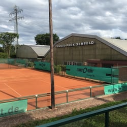 Tennis Witthöft - Die Hallen