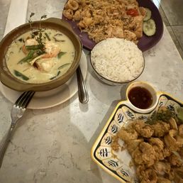 Green curry, crispy calamari.