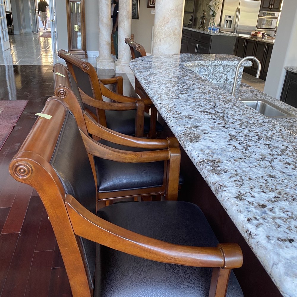 Quality Consignment - 4 rotating wood & Leather bar height Bar Stools - Used, Vintage & Consignment Near Me - Fountain Hills, Arizona Quality Consignment - 4 rotating wood & Leather bar height Bar Stools - Used, Vintage & Consignment Near Me - Fountain Hills, Arizona