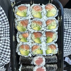 Oma'Oma'O Poke & Sushi - Alaska Roll Tuna Roll