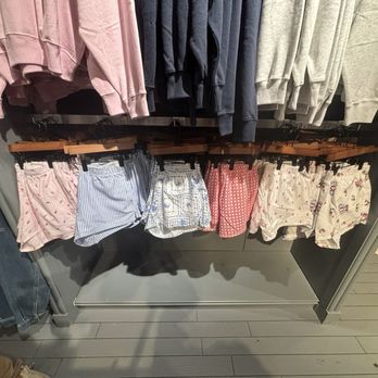 Hollister - Women's Clothing Near Me - Hyannis, Massachusetts Hollister - Women's Clothing Near Me - Hyannis, Massachusetts
