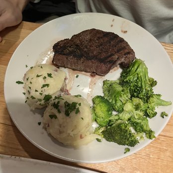 Applebee's Grill + Bar - 6 oz. Top Sirloin - American Near Me - Salisbury, Maryland