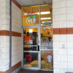 Winn Dixie Liquor - Exterior entrance