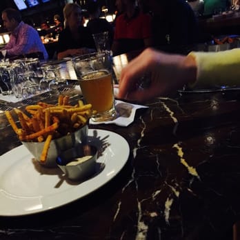 Earls Kitchen + Bar - Best Fries in Miami - New American Near Me - Miami, Florida