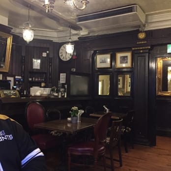 The Porcupine - Upstairs dining room. Cozy - Pubs Near Me - London, XGL