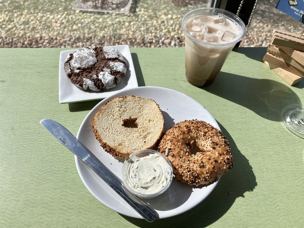 Morgenstern Books Logo