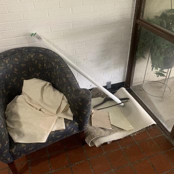 Days Inn & Suites by Wyndham Elyria - Junk laying in hallway - Hotels Near Me - Elyria, Ohio